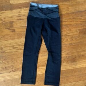 Lululemon Wunderunder high rise crop. Size 4